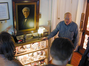 Dr. Hugh Hicks's Mt. Vernon Museum of Incandescent Lighting (Baltimore Museum of Industry, 2002)